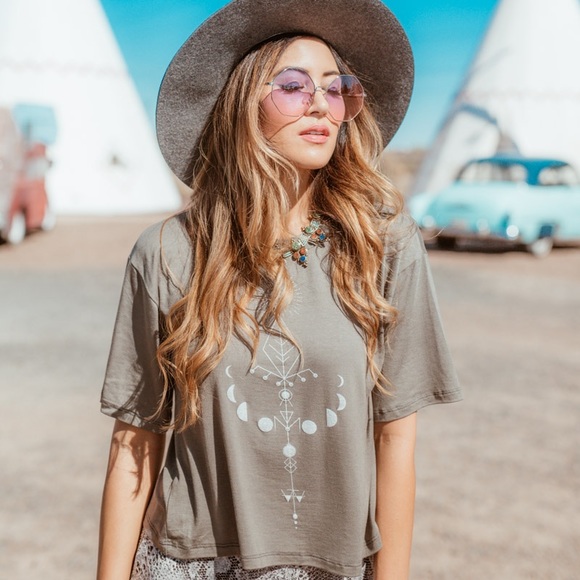 Tops - 💫✨Celestial Moon T-shirt✨💫